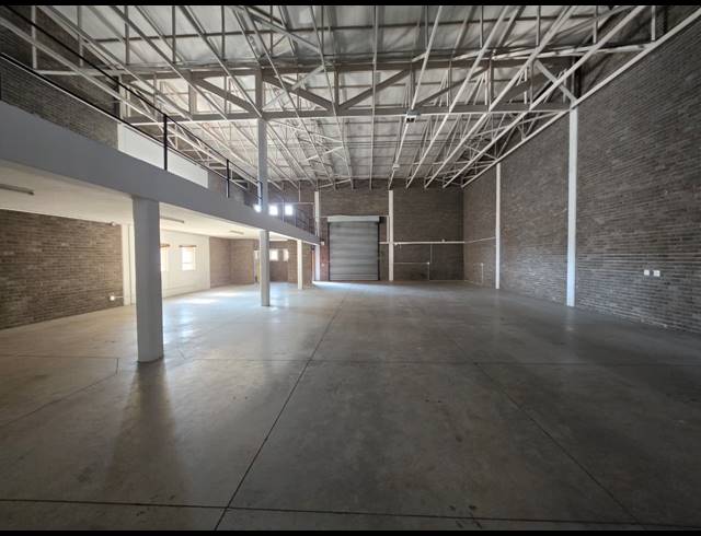 1,100M² WAREHOUSE TO LET IN STORMILL